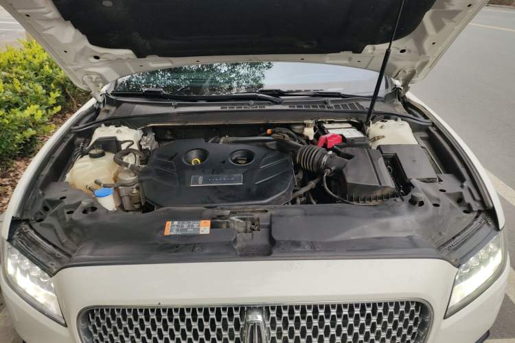 Used Lincoln Continental 2019 2.0T Two-Wheel Drive Prestige Version China VI Standard Engine Bay