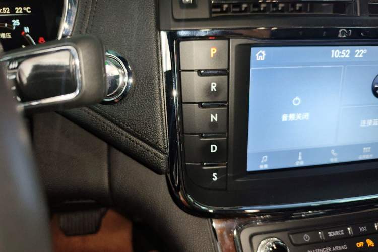 Used Lincoln Continental 2019 2.0T Two-Wheel Drive Luxury Edition China VI Standard Gear Lever