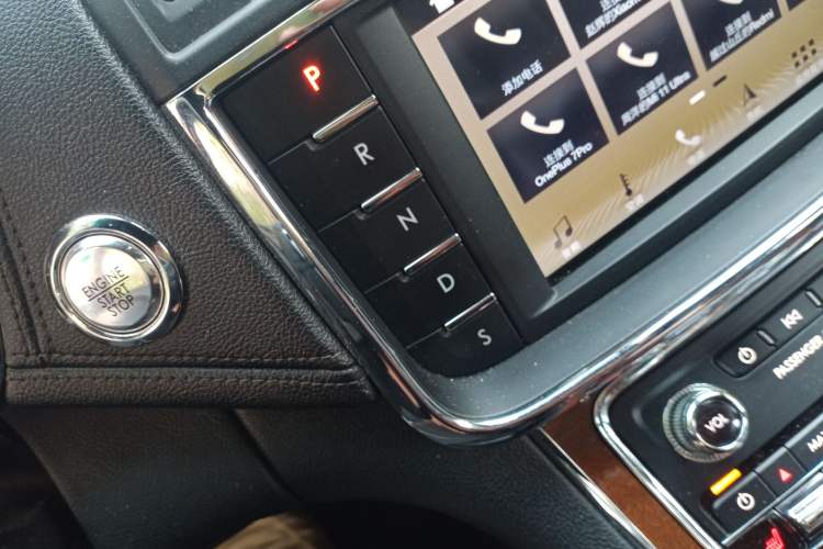 Used Lincoln Continental 2019 2.0T Two-Wheel Drive Prestige Version China VI Standard Gear Lever