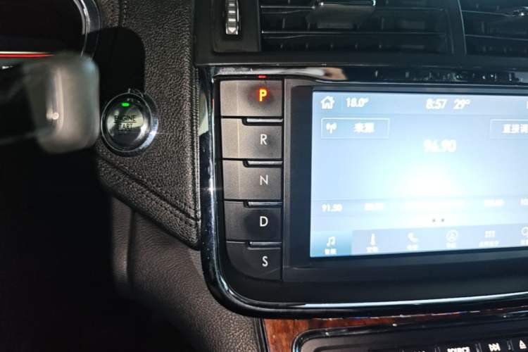 Used Lincoln Continental 2019 2.0T Two-Wheel Drive Prestige Version China VI Standard Gear Lever