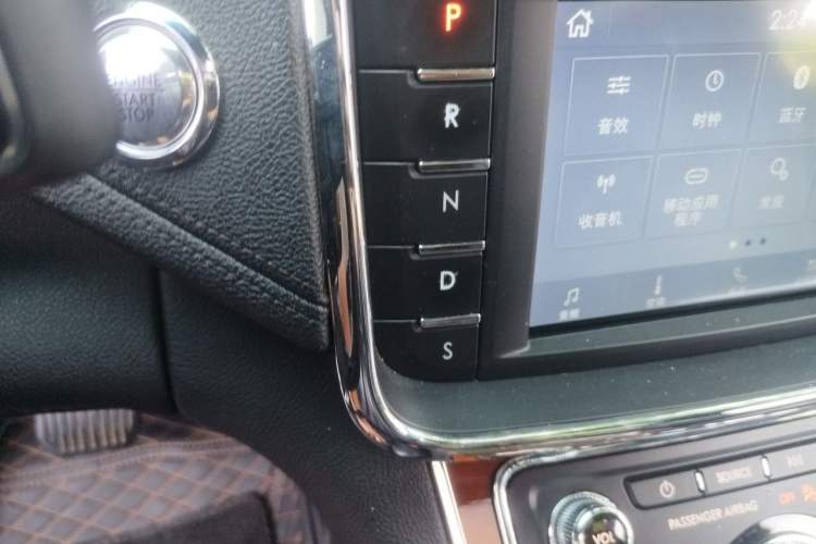 Used Lincoln Continental 2019 2.0T Two-Wheel Drive Luxury Edition China VI Standard Gear Lever