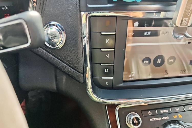Used Lincoln Continental 2019 2.0T Two-Wheel Drive Luxury Edition China VI Standard Gear Lever