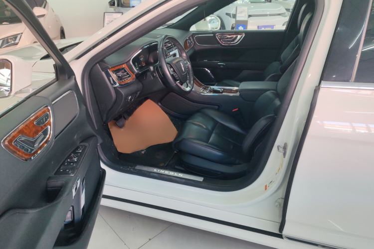 Used Lincoln Continental 2019 2.0T Two-Wheel Drive Luxury Edition China VI Standard Interior 1