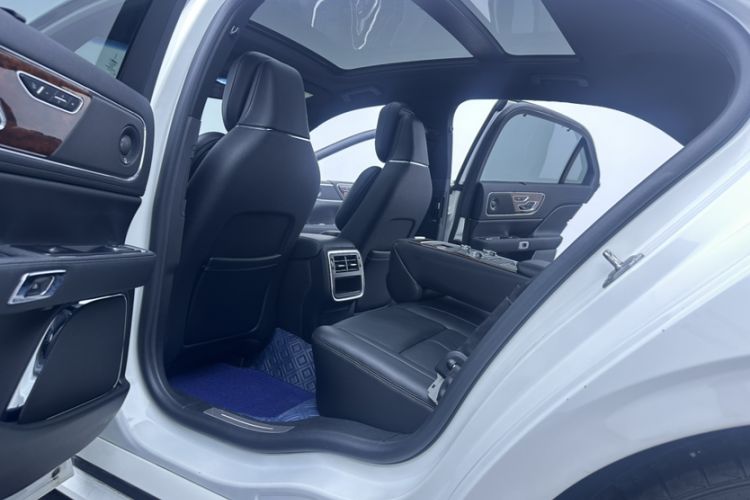 Used Lincoln Continental 2019 2.0T Two-Wheel Drive Prestige Version China VI Standard Interior 4