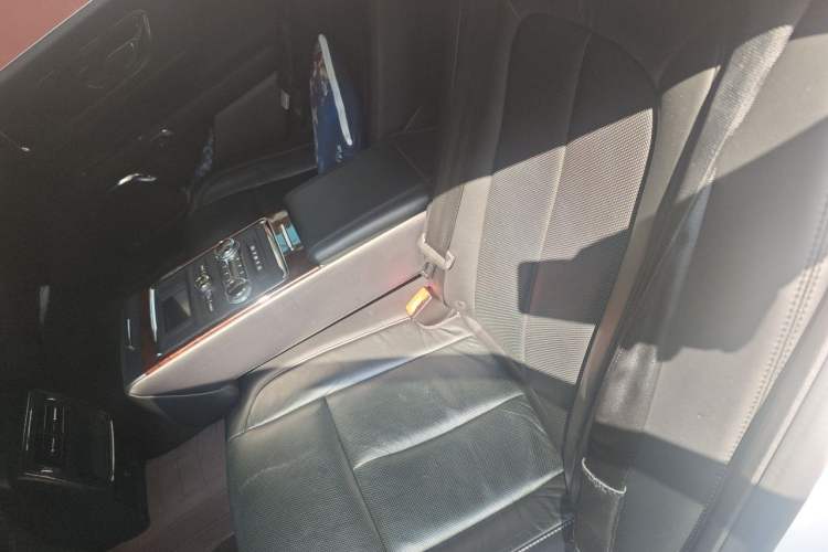 Used Lincoln Continental 2019 2.0T Two-Wheel Drive Luxury Edition China VI Standard Interior 4