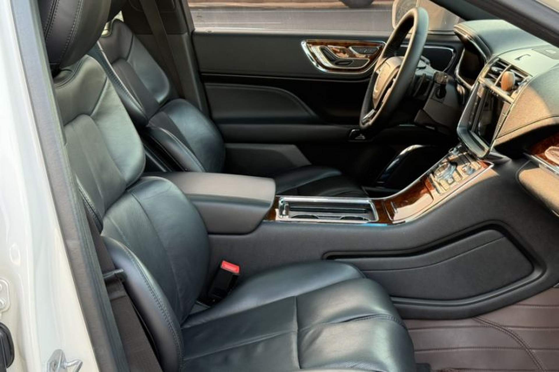 Used Lincoln Continental 2019 2.0T Two-Wheel Drive Luxury Edition China VI Standard Interior 8