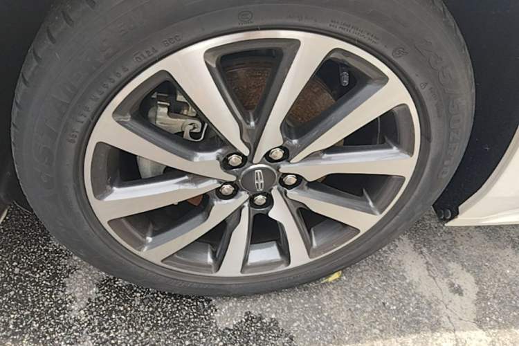 Used Lincoln Continental 2019 2.0T Two-Wheel Drive Luxury Edition China VI Standard Left Front Wheel Hub