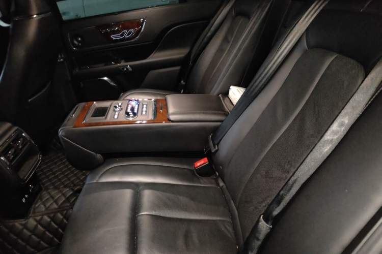 Used Lincoln Continental 2019 2.0T Two-Wheel Drive Prestige Version China VI Standard Left Rear Seat