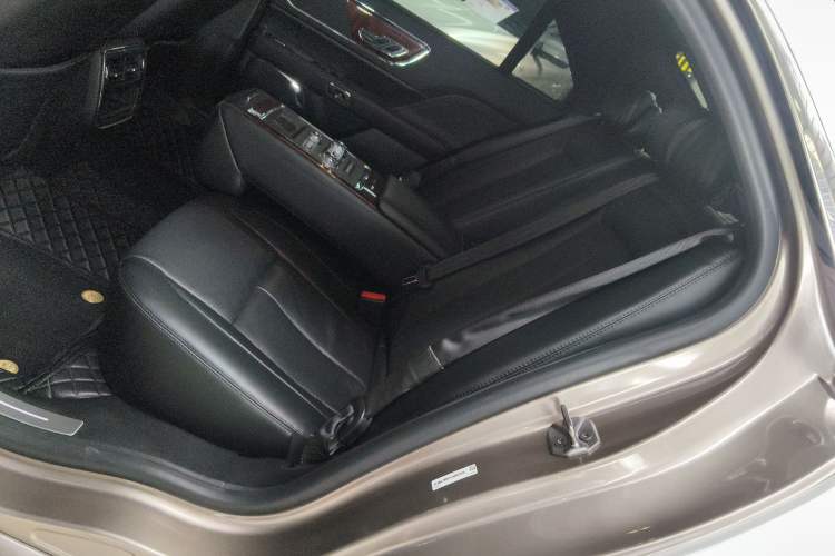 Used Lincoln Continental 2019 2.0T Two-Wheel Drive Luxury Edition China VI Standard Left Rear Seat