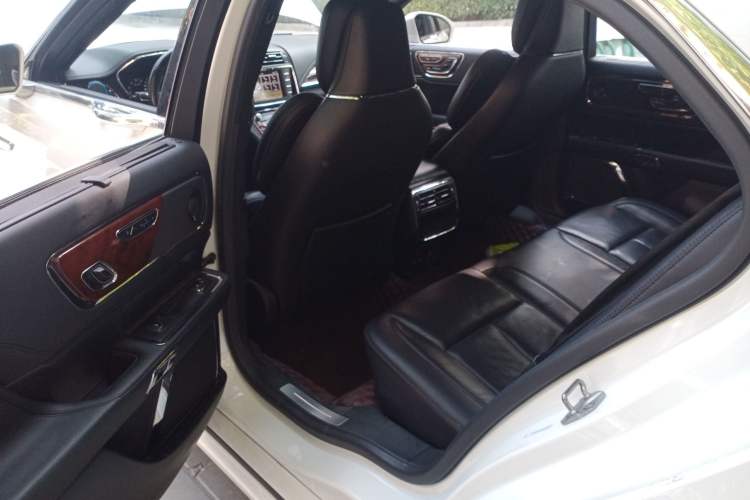 Used Lincoln Continental 2019 2.0T Two-Wheel Drive Prestige Version China VI Standard Left Rear Seat
