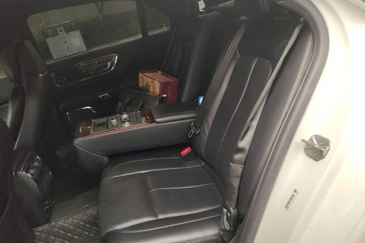 Used Lincoln Continental 2019 2.0T Two-Wheel Drive Prestige Version China VI Standard Left Rear Seat