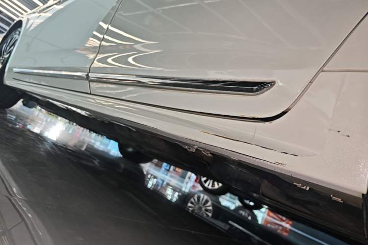 Used Lincoln Continental 2019 2.0T Two-Wheel Drive Prestige Version China VI Standard Left Side Sill