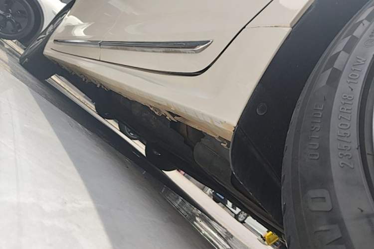 Used Lincoln Continental 2019 2.0T Two-Wheel Drive Luxury Edition China VI Standard Left Side Sill