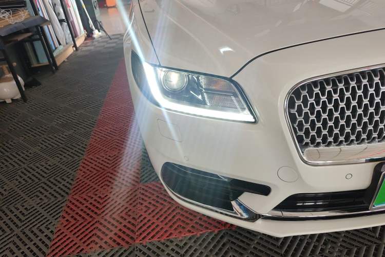 Used Lincoln Continental 2019 2.0T Two-Wheel Drive Luxury Edition China VI Standard Right Front Headlight
