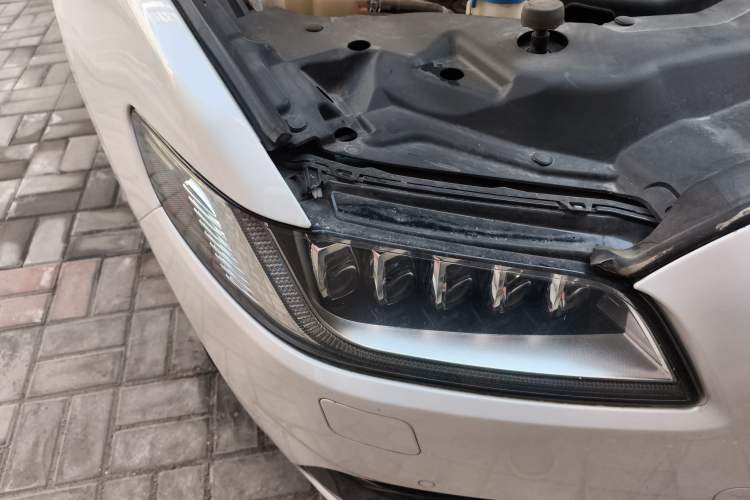 Used Lincoln Continental 2019 2.0T Two-Wheel Drive Luxury Edition China VI Standard Right Front Headlight