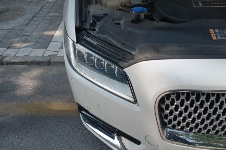 Used Lincoln Continental 2019 2.0T Two-Wheel Drive Prestige Version China VI Standard Right Front Headlight