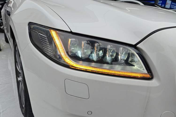 Used Lincoln Continental 2019 2.0T Two-Wheel Drive Luxury Edition China VI Standard Right Front Headlight