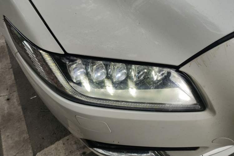 Used Lincoln Continental 2019 2.0T Two-Wheel Drive Prestige Version China VI Standard Right Front Headlight