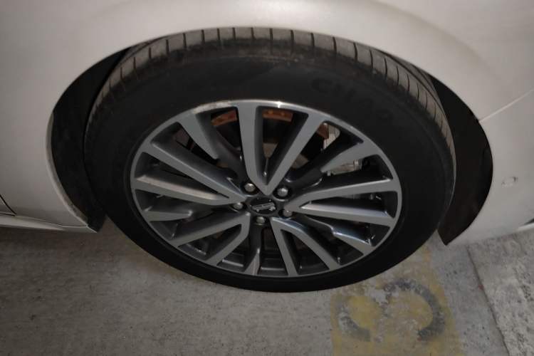 Used Lincoln Continental 2019 2.0T Two-Wheel Drive Prestige Version China VI Standard Right Front Wheel Hub