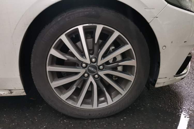 Used Lincoln Continental 2019 2.0T Two-Wheel Drive Prestige Version China VI Standard Right Front Wheel Hub