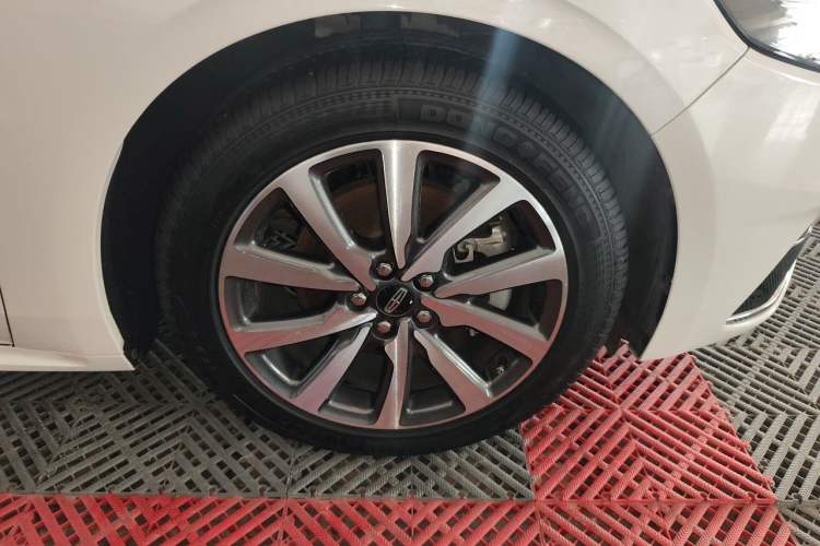 Used Lincoln Continental 2019 2.0T Two-Wheel Drive Luxury Edition China VI Standard Right Front Wheel Hub