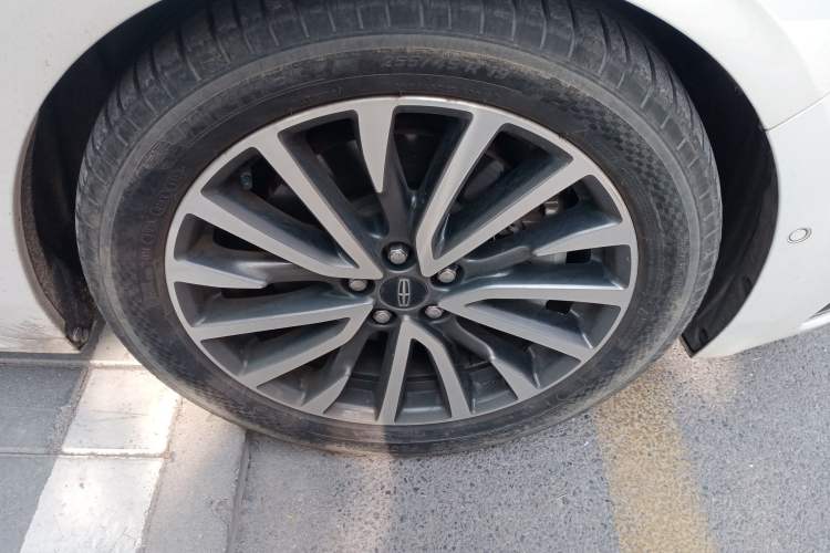 Used Lincoln Continental 2019 2.0T Two-Wheel Drive Prestige Version China VI Standard Right Front Wheel Hub