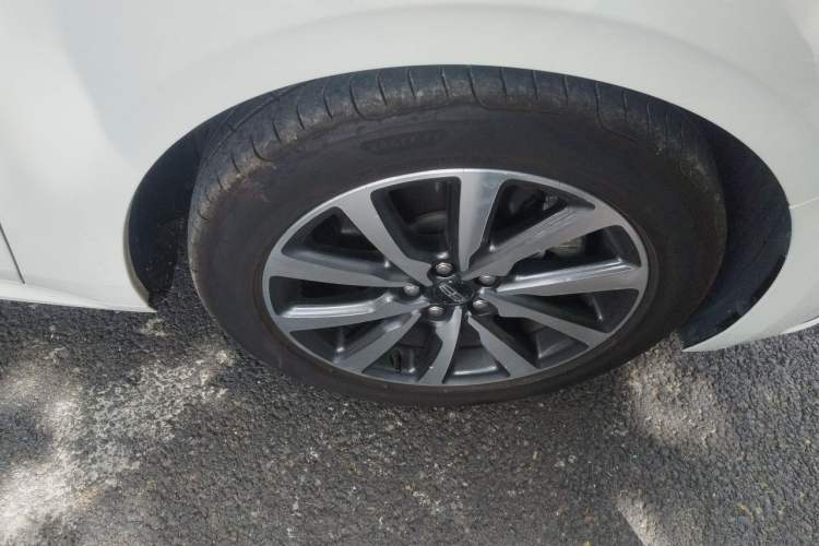 Used Lincoln Continental 2019 2.0T Two-Wheel Drive Luxury Edition China VI Standard Right Front Wheel Hub