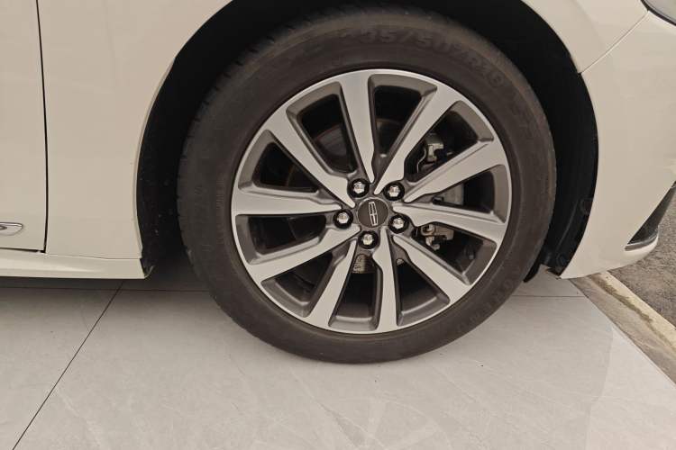 Used Lincoln Continental 2019 2.0T Two-Wheel Drive Luxury Edition China VI Standard Right Front Wheel Hub