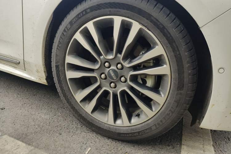 Used Lincoln Continental 2019 2.0T Two-Wheel Drive Prestige Version China VI Standard Right Front Wheel Hub