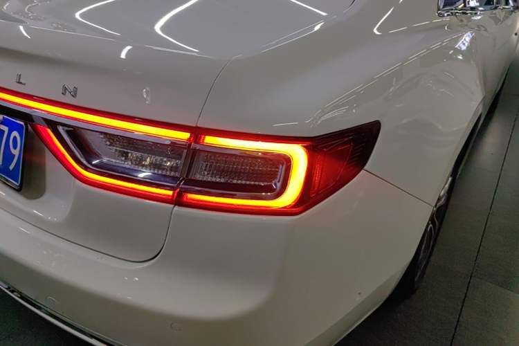 Used Lincoln Continental 2019 2.0T Two-Wheel Drive Prestige Version China VI Standard Right Rear Taillight