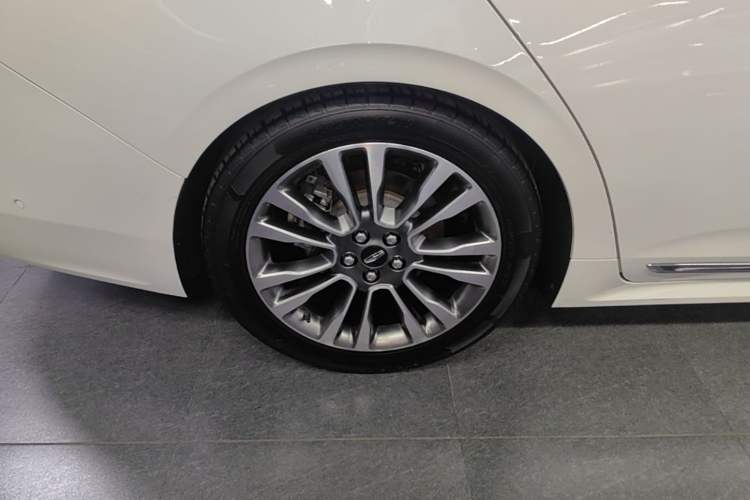 Used Lincoln Continental 2019 2.0T Two-Wheel Drive Prestige Version China VI Standard Right Rear Wheel Hub