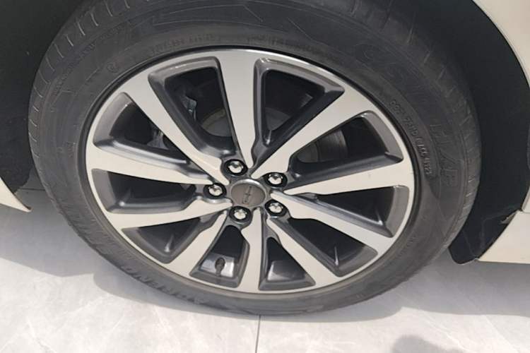 Used Lincoln Continental 2019 2.0T Two-Wheel Drive Luxury Edition China VI Standard Right Rear Wheel Hub