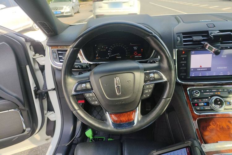 Used Lincoln Continental 2019 2.0T Two-Wheel Drive Prestige Version China VI Standard Steering Wheel