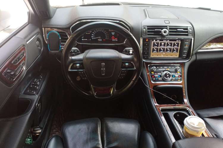Used Lincoln Continental 2019 2.0T Two-Wheel Drive Prestige Version China VI Standard Steering Wheel
