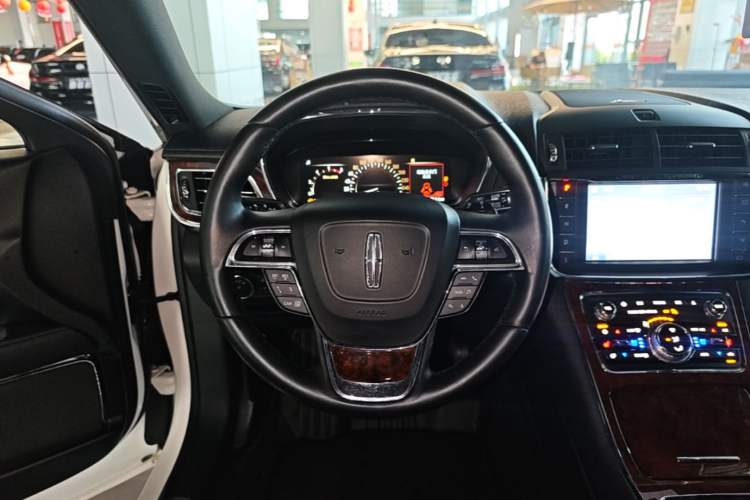 Used Lincoln Continental 2019 2.0T Two-Wheel Drive Prestige Version China VI Standard Steering Wheel