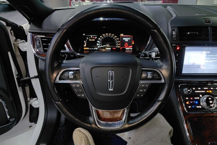 Used Lincoln Continental 2019 2.0T Two-Wheel Drive Prestige Version China VI Standard Steering Wheel