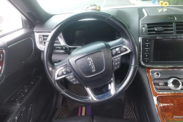 Used Lincoln Continental 2019 2.0T Two-Wheel Drive Luxury Edition China VI Standard Steering Wheel