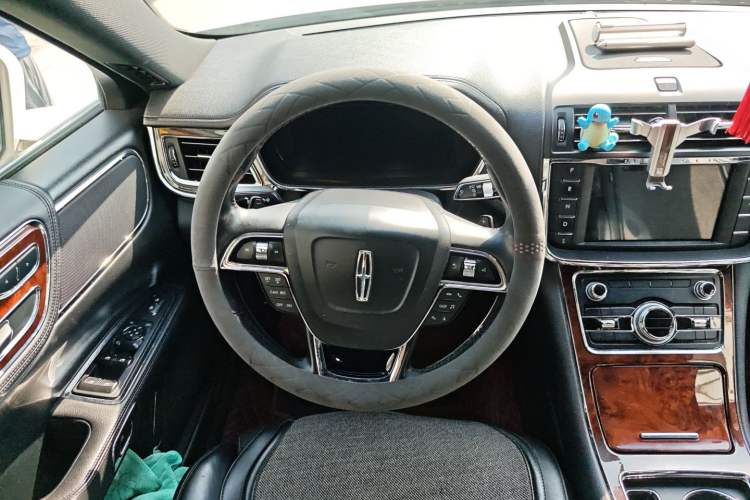 Used Lincoln Continental 2019 2.0T Two-Wheel Drive Luxury Edition China VI Standard Steering Wheel