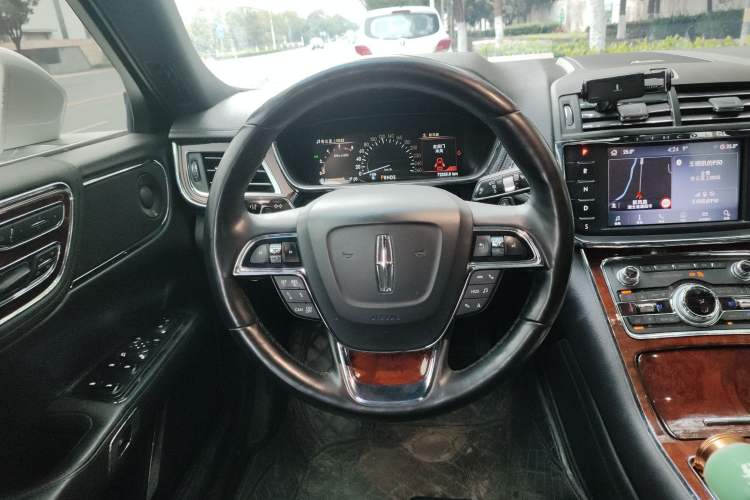 Used Lincoln Continental 2019 2.0T Two-Wheel Drive Prestige Version China VI Standard Steering Wheel