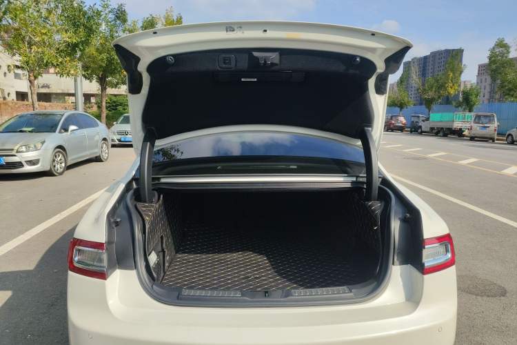 Used Lincoln Continental 2019 2.0T Two-Wheel Drive Prestige Version China VI Standard Trunk