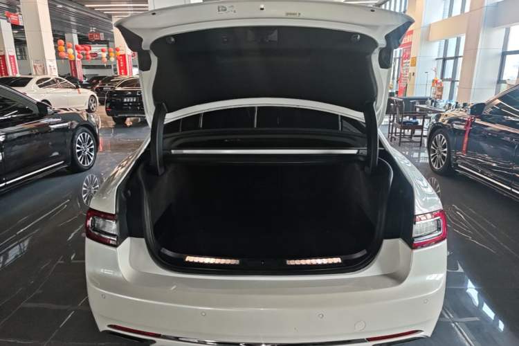 Used Lincoln Continental 2019 2.0T Two-Wheel Drive Prestige Version China VI Standard Trunk