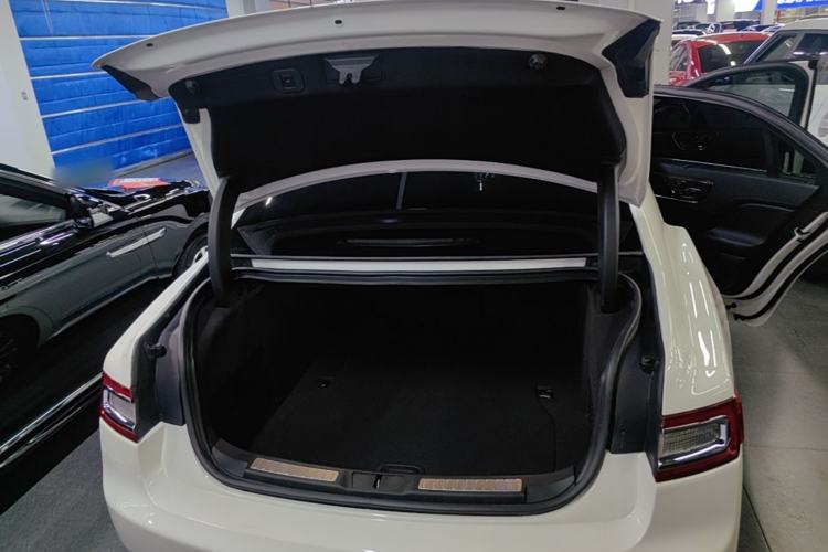 Used Lincoln Continental 2019 2.0T Two-Wheel Drive Prestige Version China VI Standard Trunk
