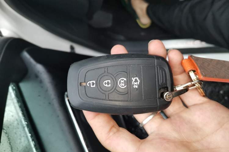 Used Lincoln Continental 2019 2.0T Two-Wheel Drive Prestige Version China VI Standard Vehicle Key
