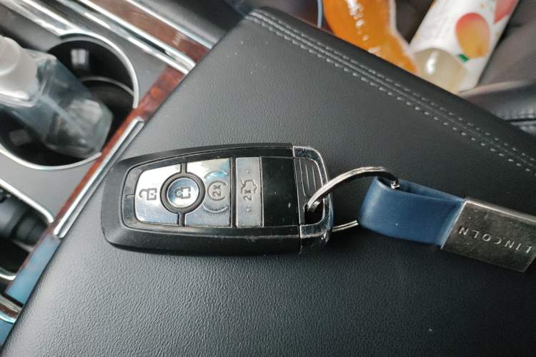 Used Lincoln Continental 2019 2.0T Two-Wheel Drive Prestige Version China VI Standard Vehicle Key