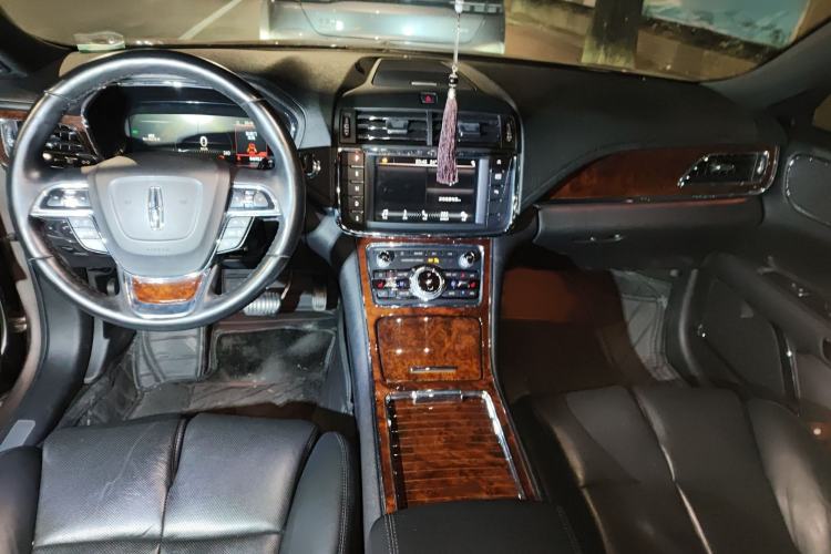 Used Lincoln Continental 2019 2.0T Two-Wheel Drive Luxury Edition China VI Standard Interior 2
