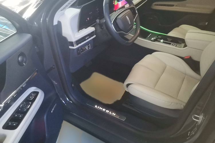 Used Lincoln Corsair 2023 2.0T All-Wheel-Drive Prestige Version Interior 3