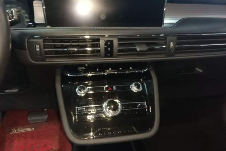 Used Lincoln Corsair 2020 2.0T Two-Wheel Drive Luxury Edition Audio And AC Panel