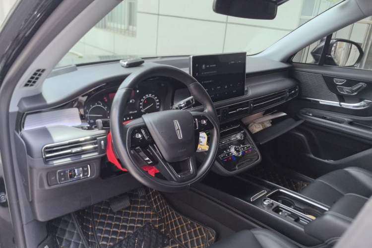 Used Lincoln Corsair 2020 2.0T Two-Wheel Drive Luxury Edition Center Console