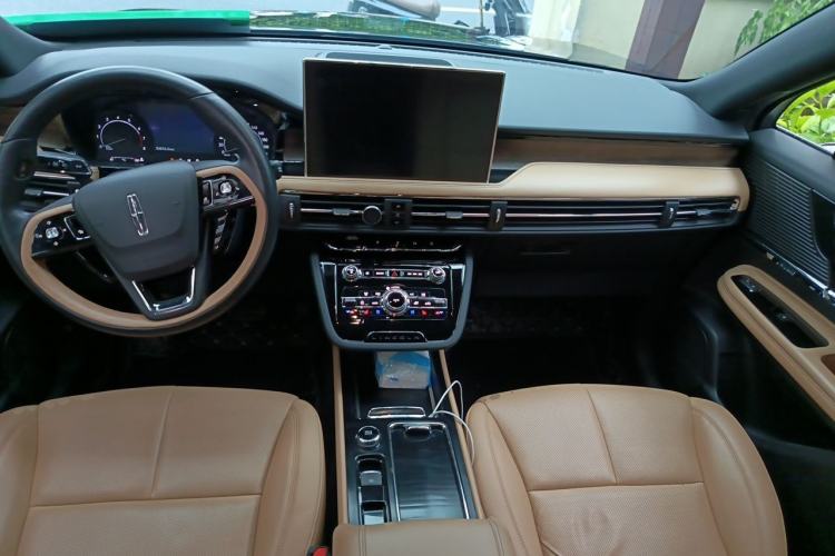 Used Lincoln Corsair 2020 2.0T Two-Wheel Drive Luxury Edition Center Console