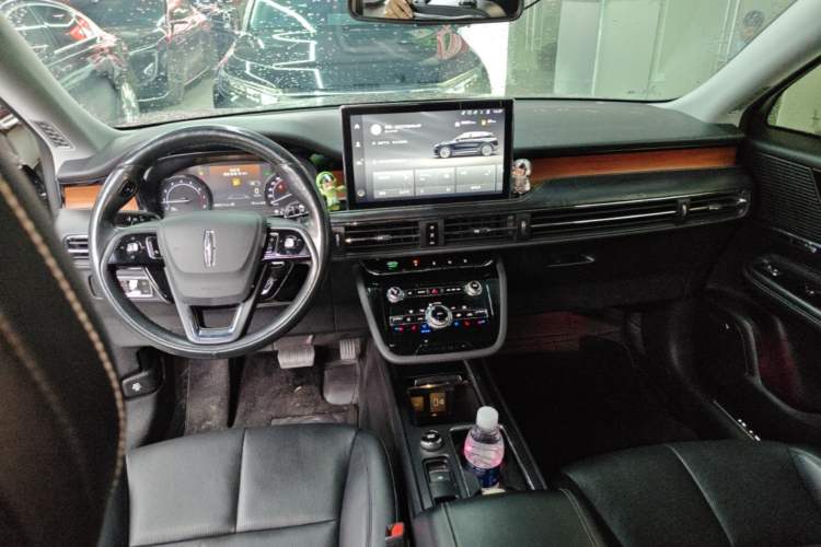 Used Lincoln Corsair 2020 2.0T Two-Wheel Drive Luxury Edition Center Console